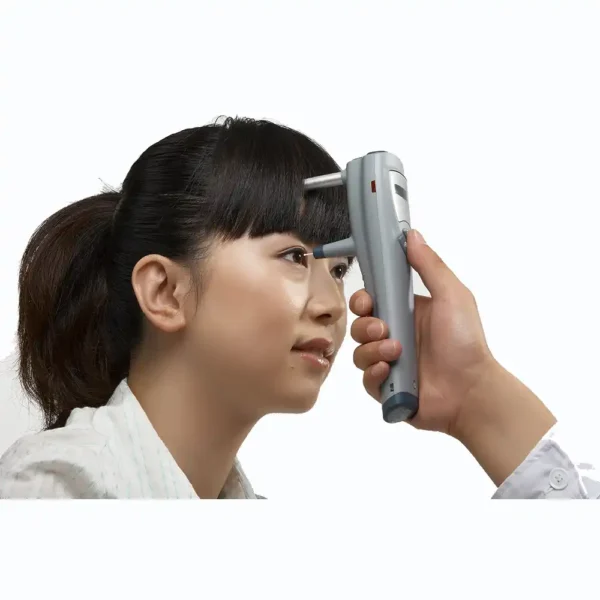SW-500 rebound tonometer measuring eye pressure without anesthesia